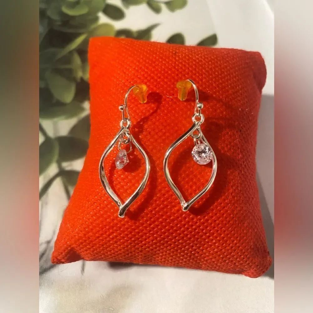 🛍️Swarovski Sterling Silver Drop Sparkling ✨ Earrings 💥
